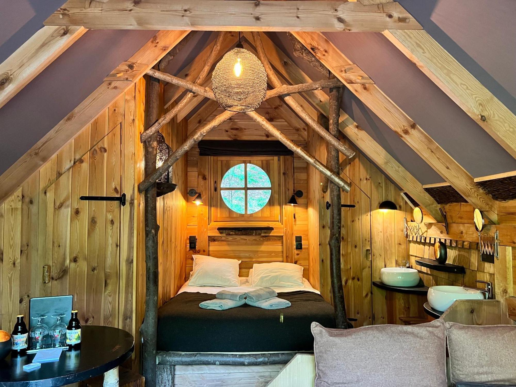 Les Cabanes De Rensiwez Mabompre Екстериор снимка