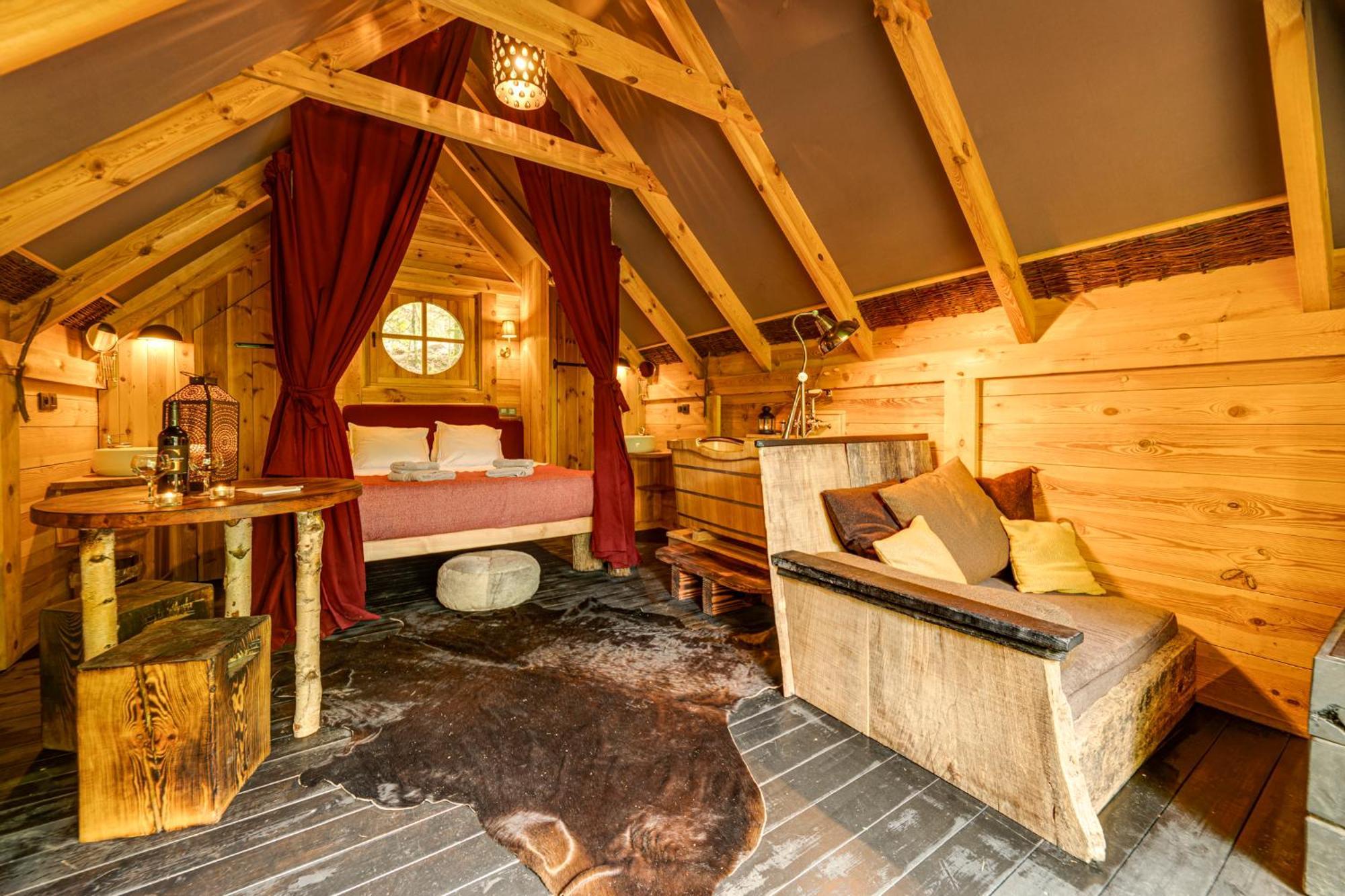 Les Cabanes De Rensiwez Mabompre Екстериор снимка