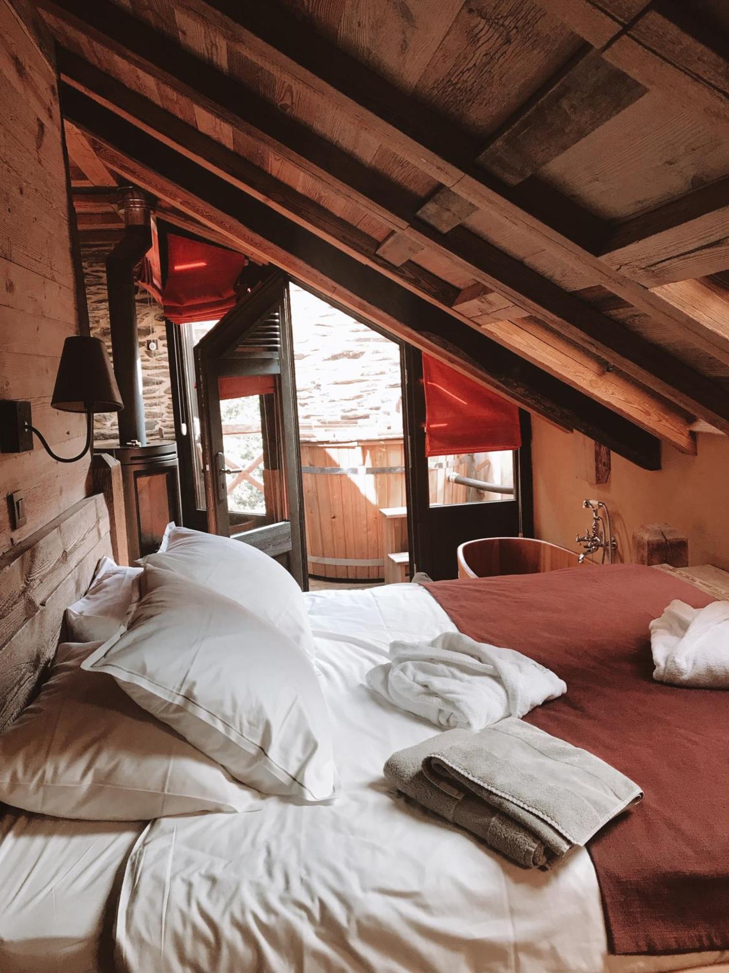 Les Cabanes De Rensiwez Mabompre Екстериор снимка